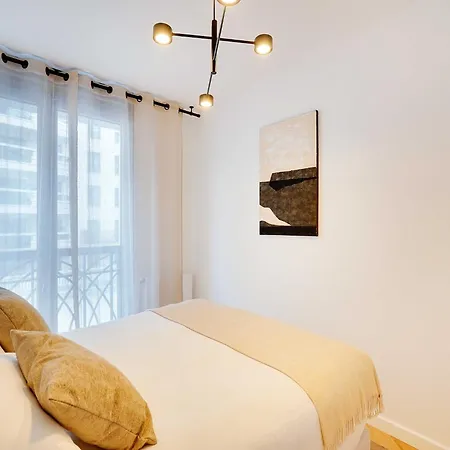 Apartman Sleek & Refined -