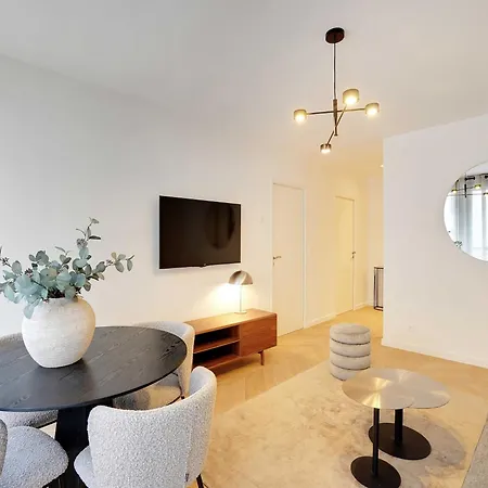 Apartman Sleek & Refined -